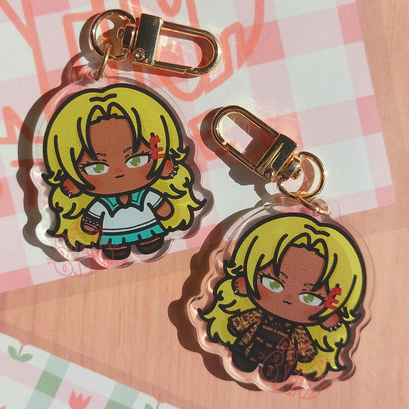 Aiura Mikoto - Llavero - Distinto diseño en cada cara - 6€